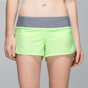 Lulu lemon green Speed Up Short 4-way Stretch